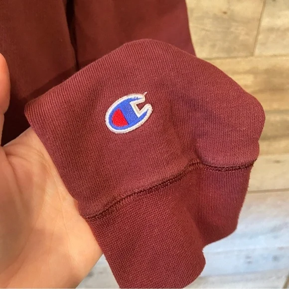 Champion  women's burgundy‎ crew neck sweatshirt in size medium - Picture 8 of 8